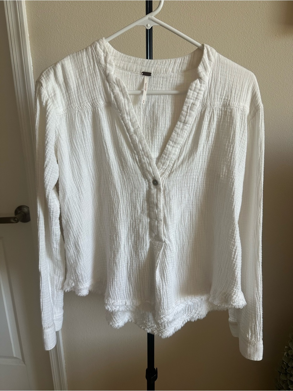 Free People White Gauze Long-Sleeve V-Neck Button Pullover 100% Cotton